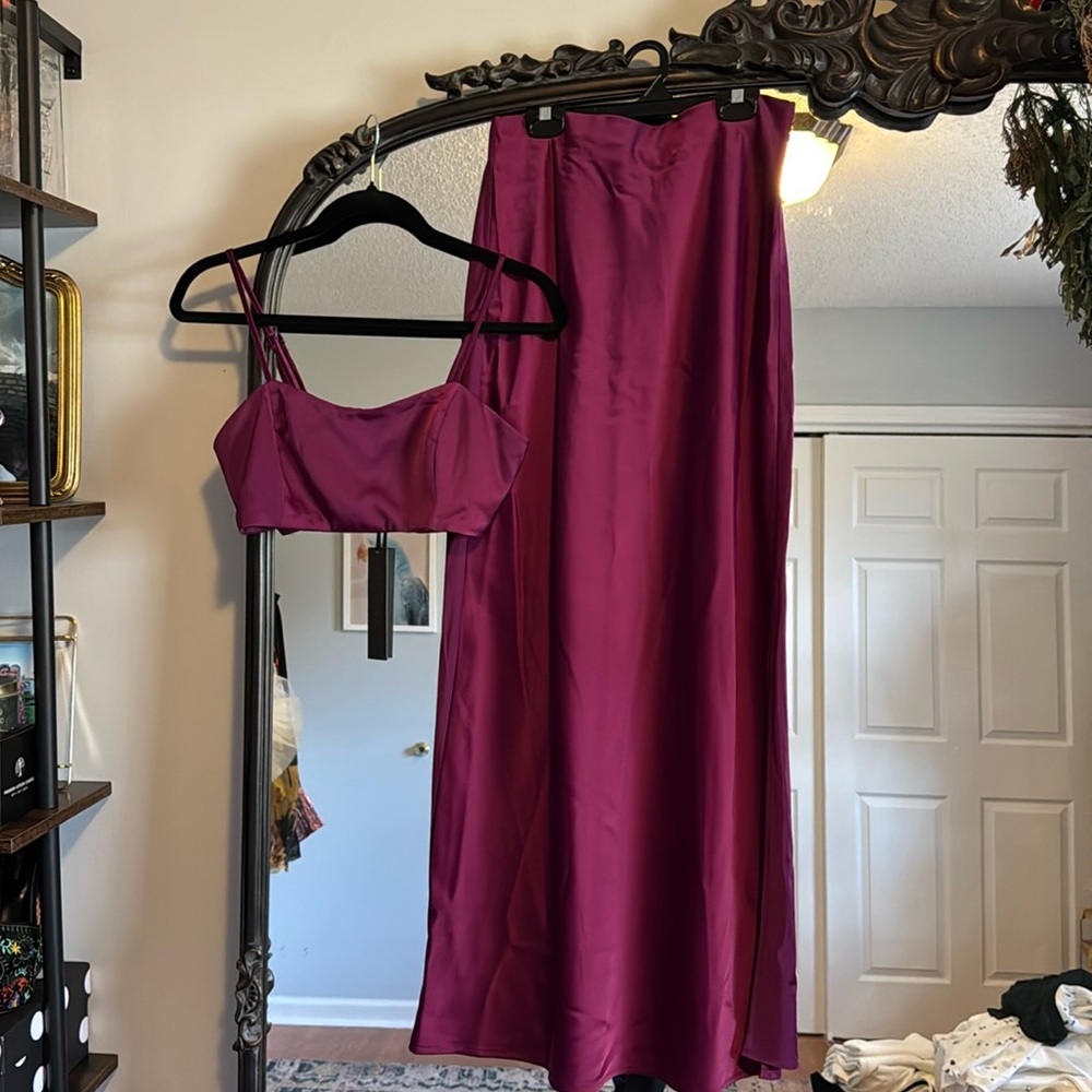 House of Harlow 1960 2 piece purple set 
Top XS
Skirt Medium